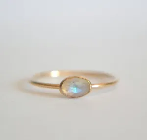 14k Oval Moonstone Ring