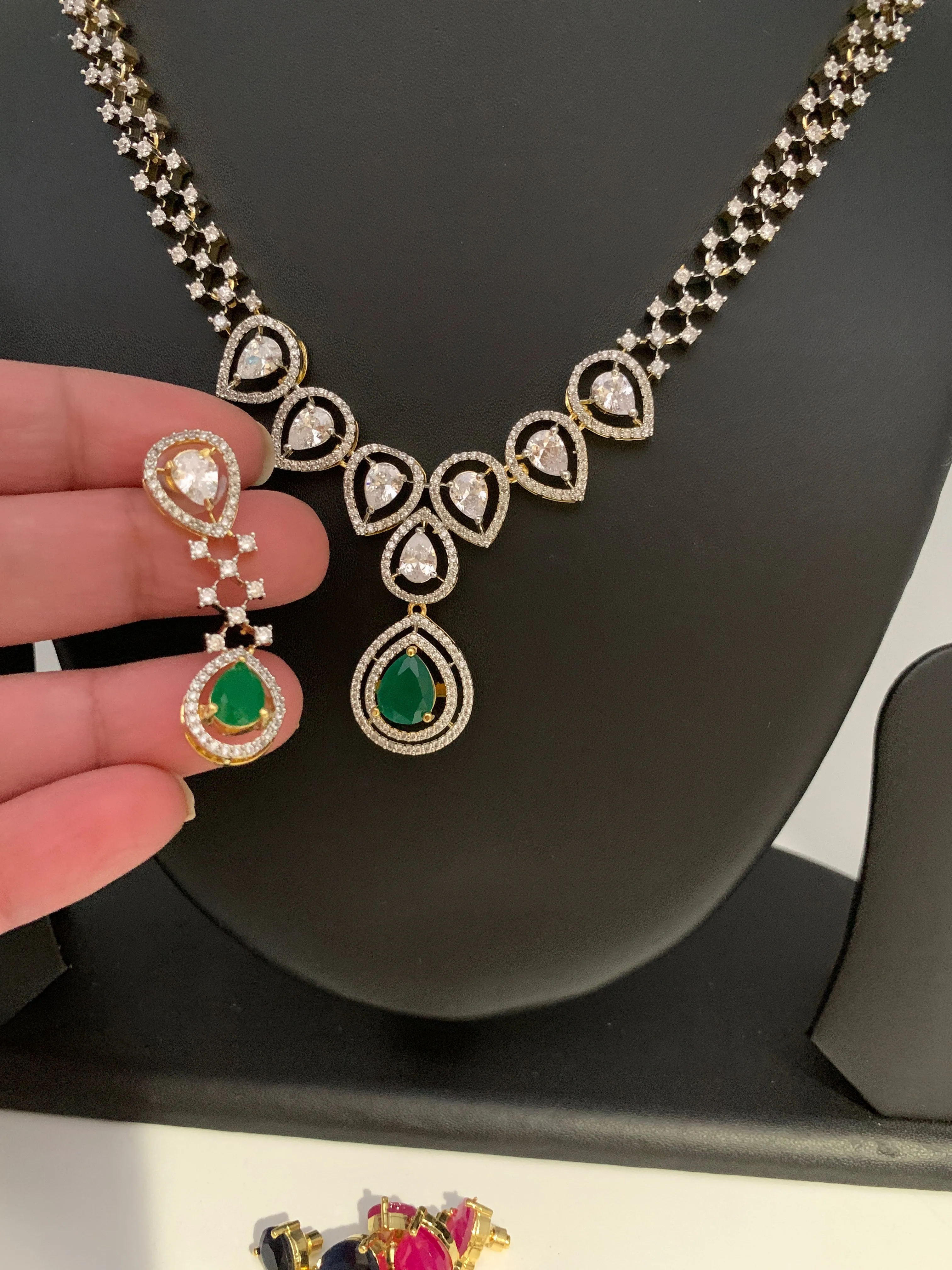AD Dew Drop Design Changeable Stone Short Necklace