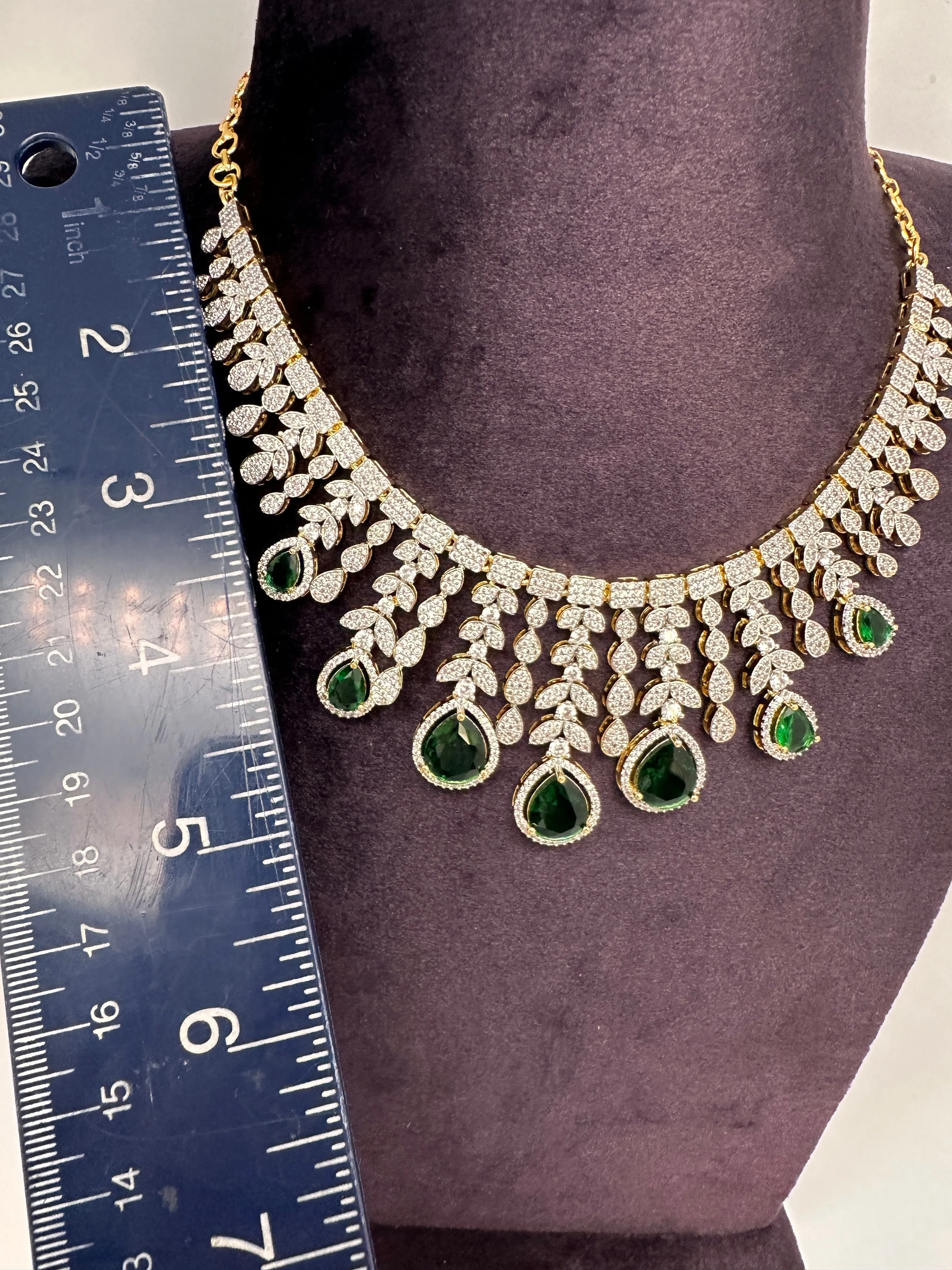 AD Neckline Color Stone Short Necklace