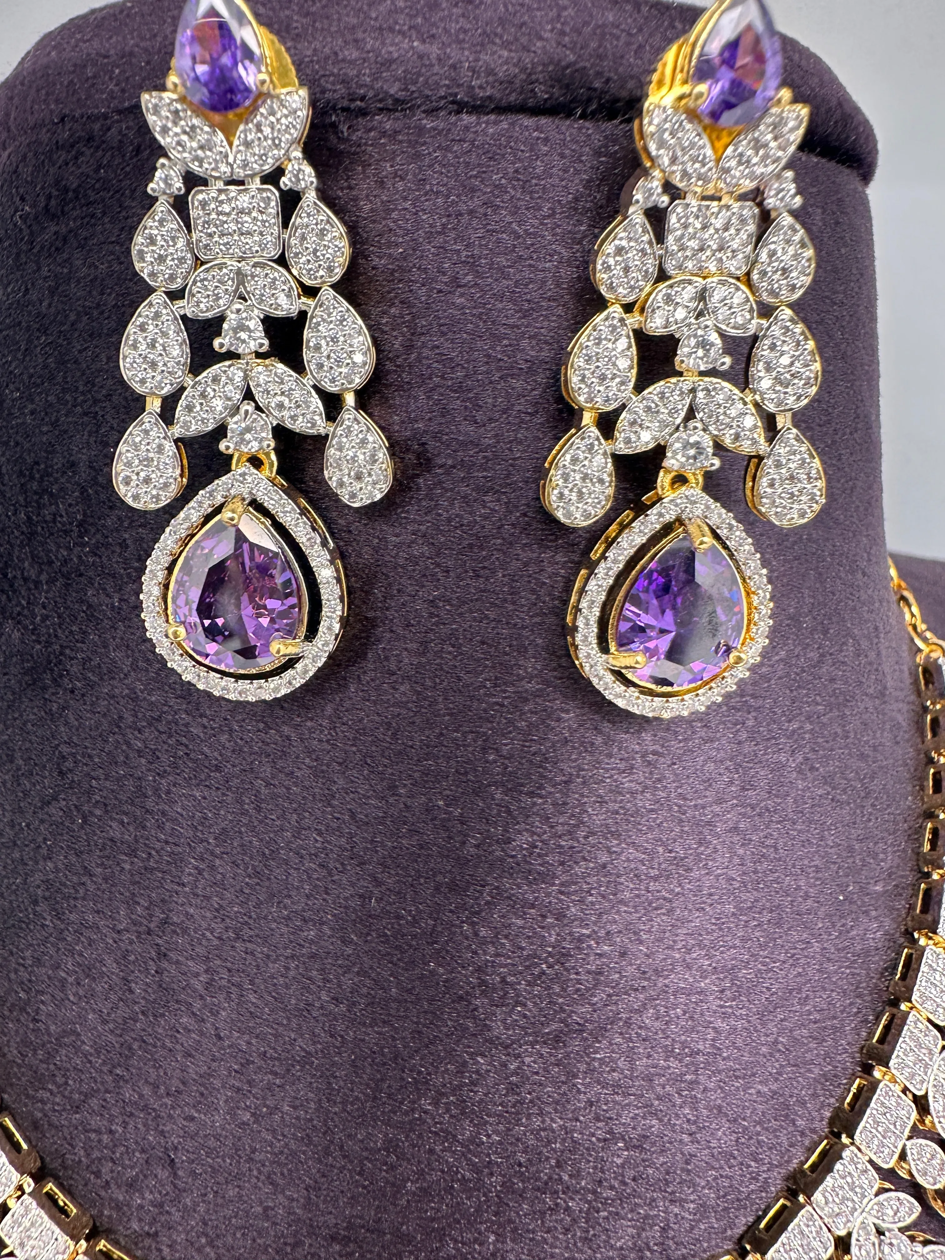 AD Neckline Color Stone Short Necklace