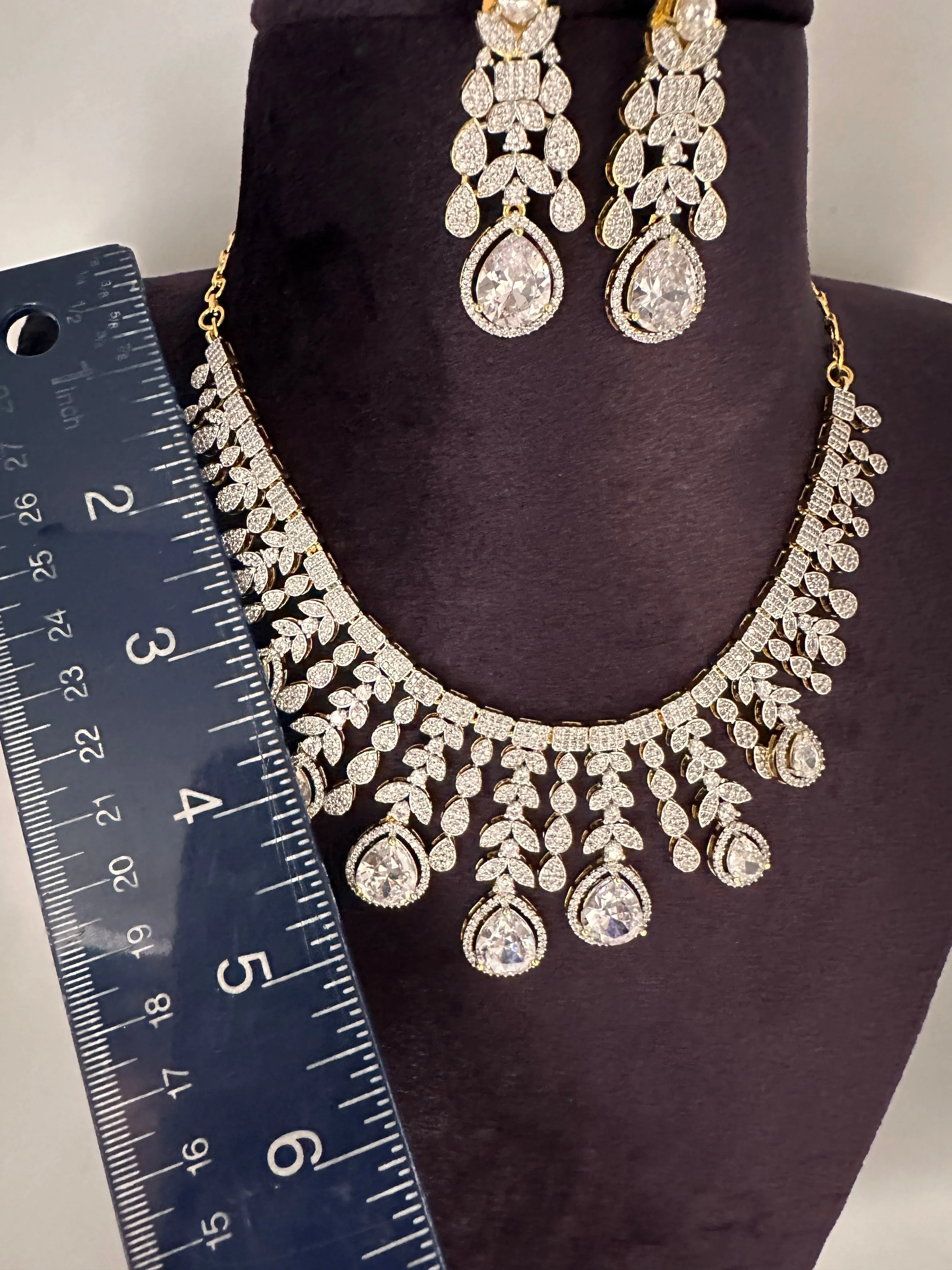 AD Neckline Color Stone Short Necklace