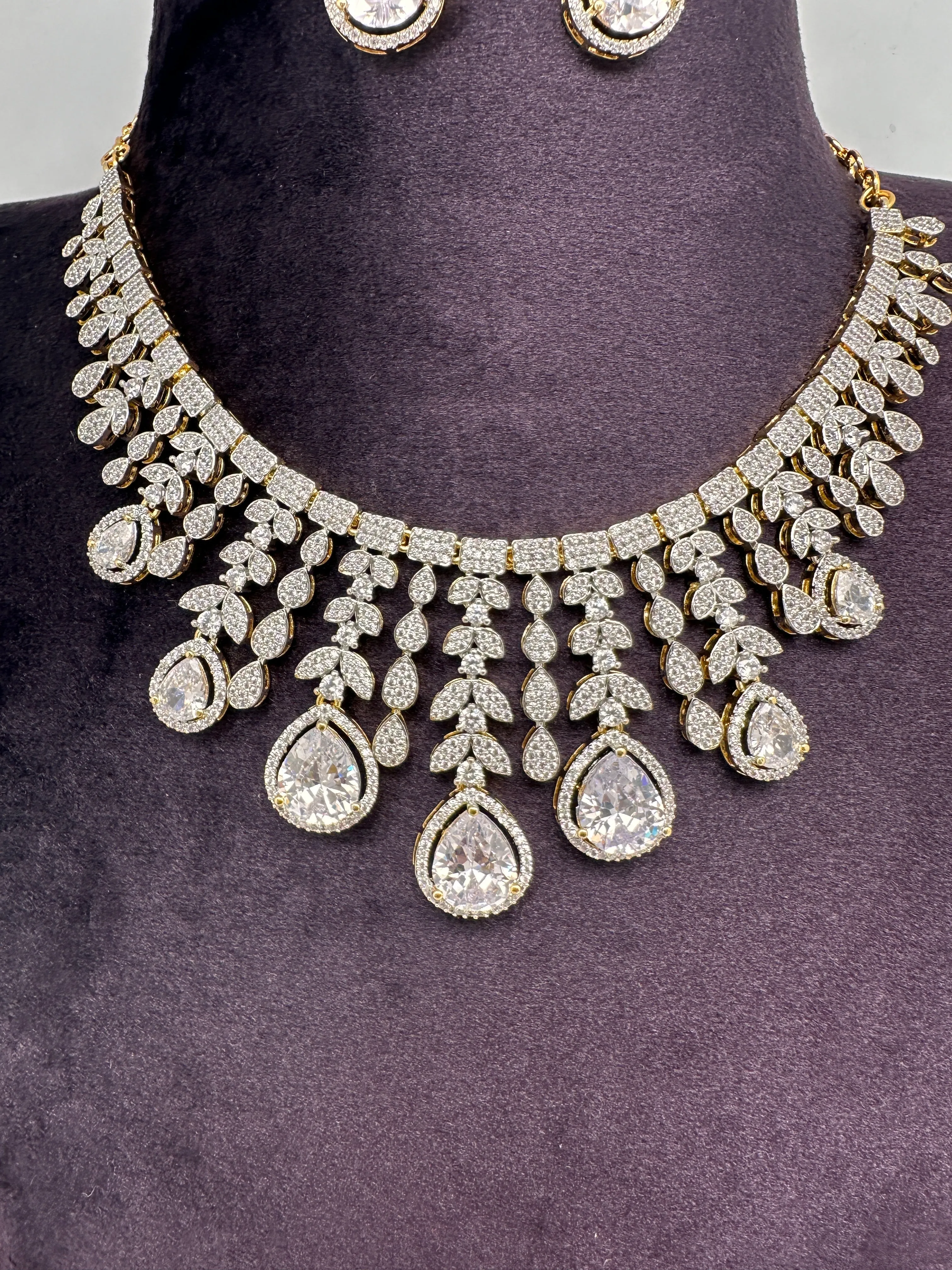 AD Neckline Color Stone Short Necklace