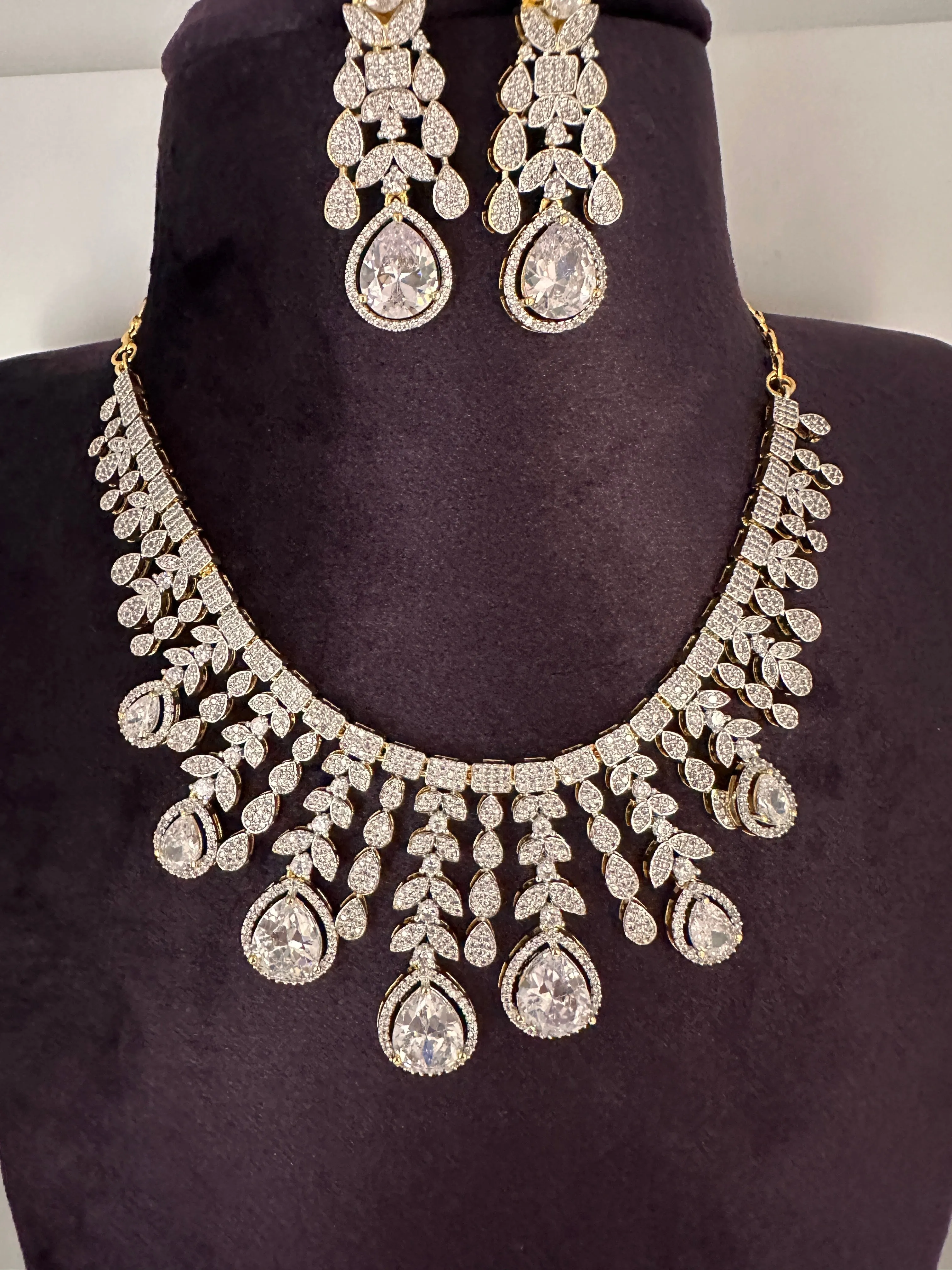 AD Neckline Color Stone Short Necklace