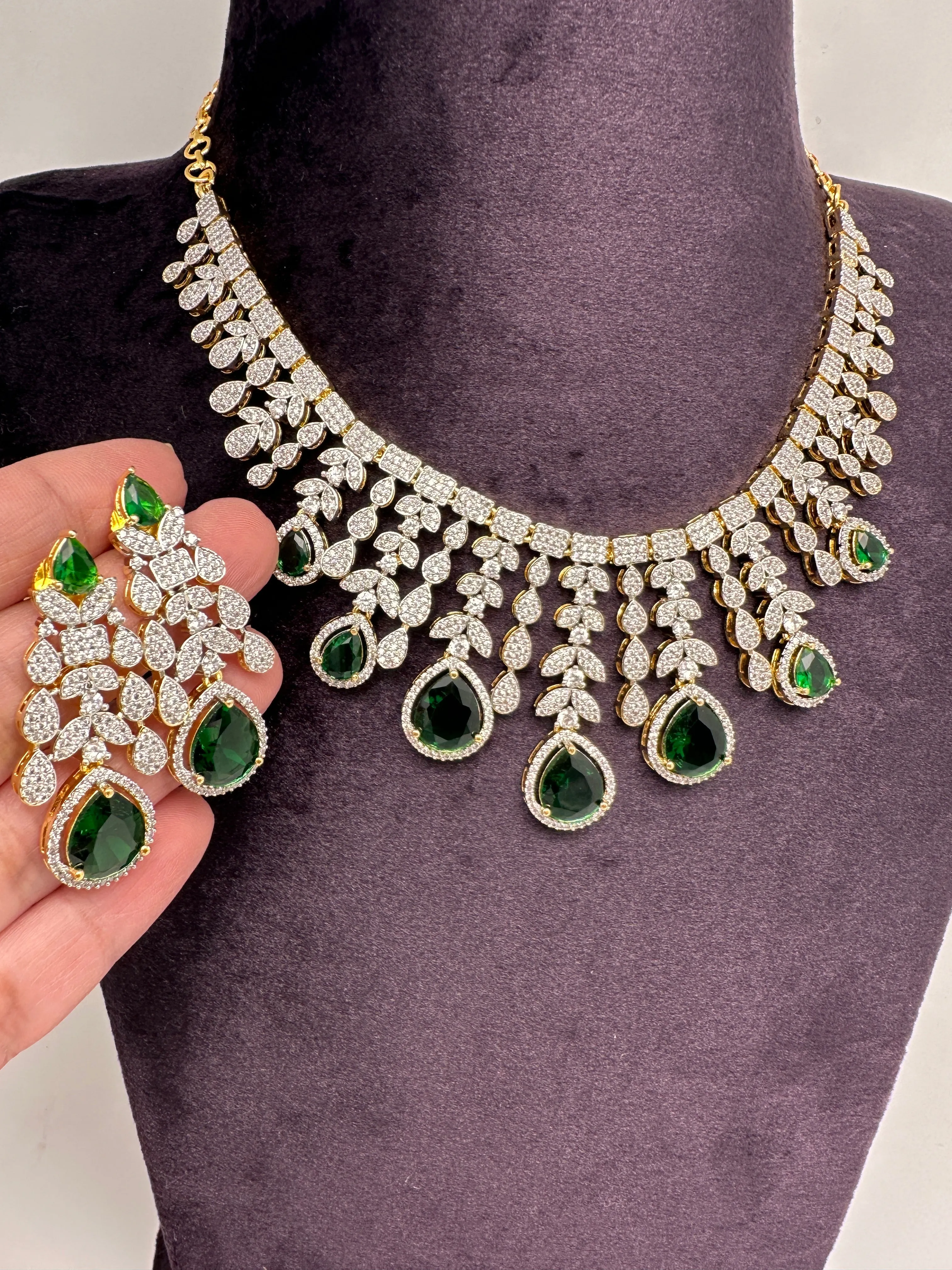 AD Neckline Color Stone Short Necklace