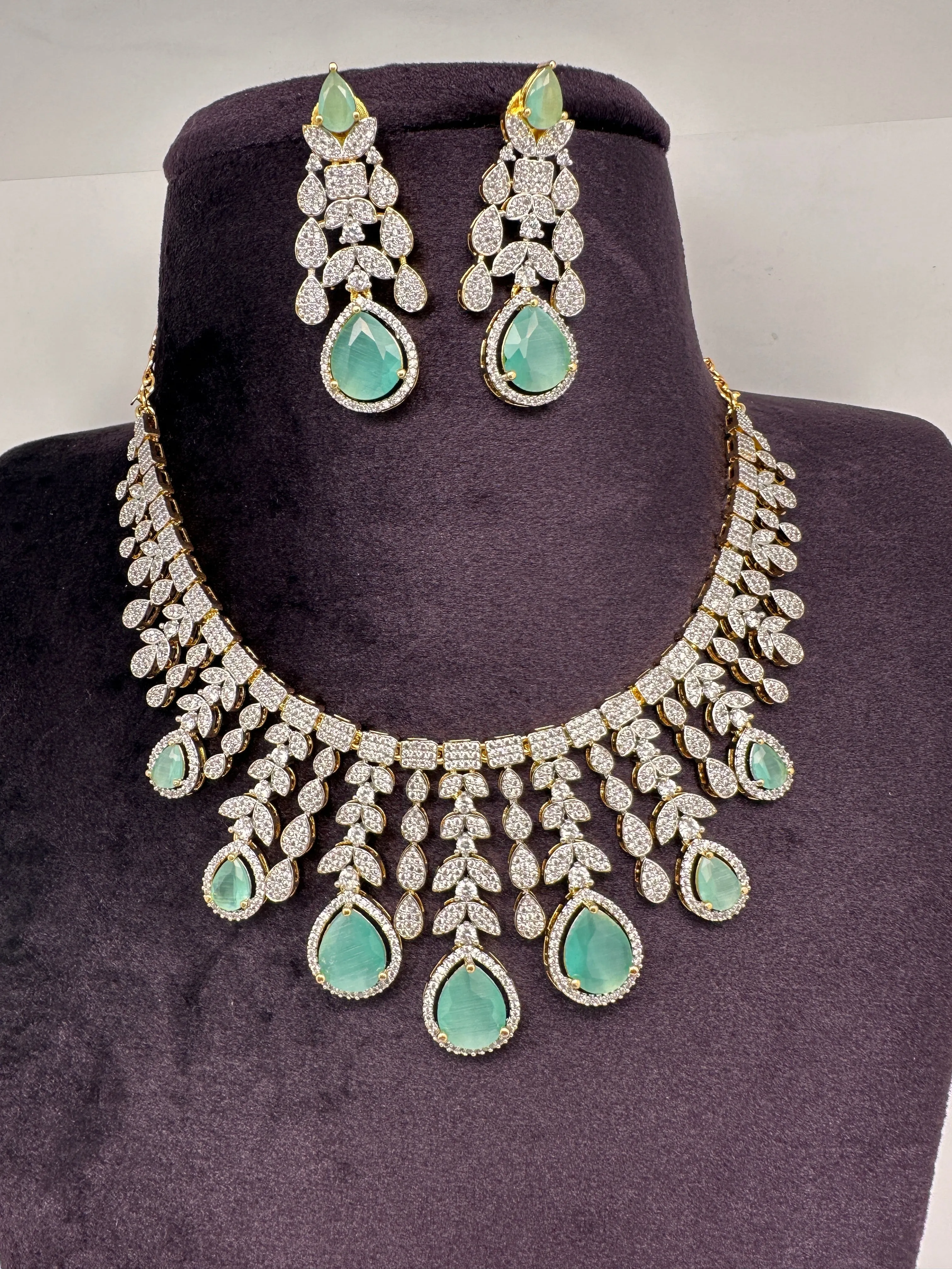 AD Neckline Color Stone Short Necklace