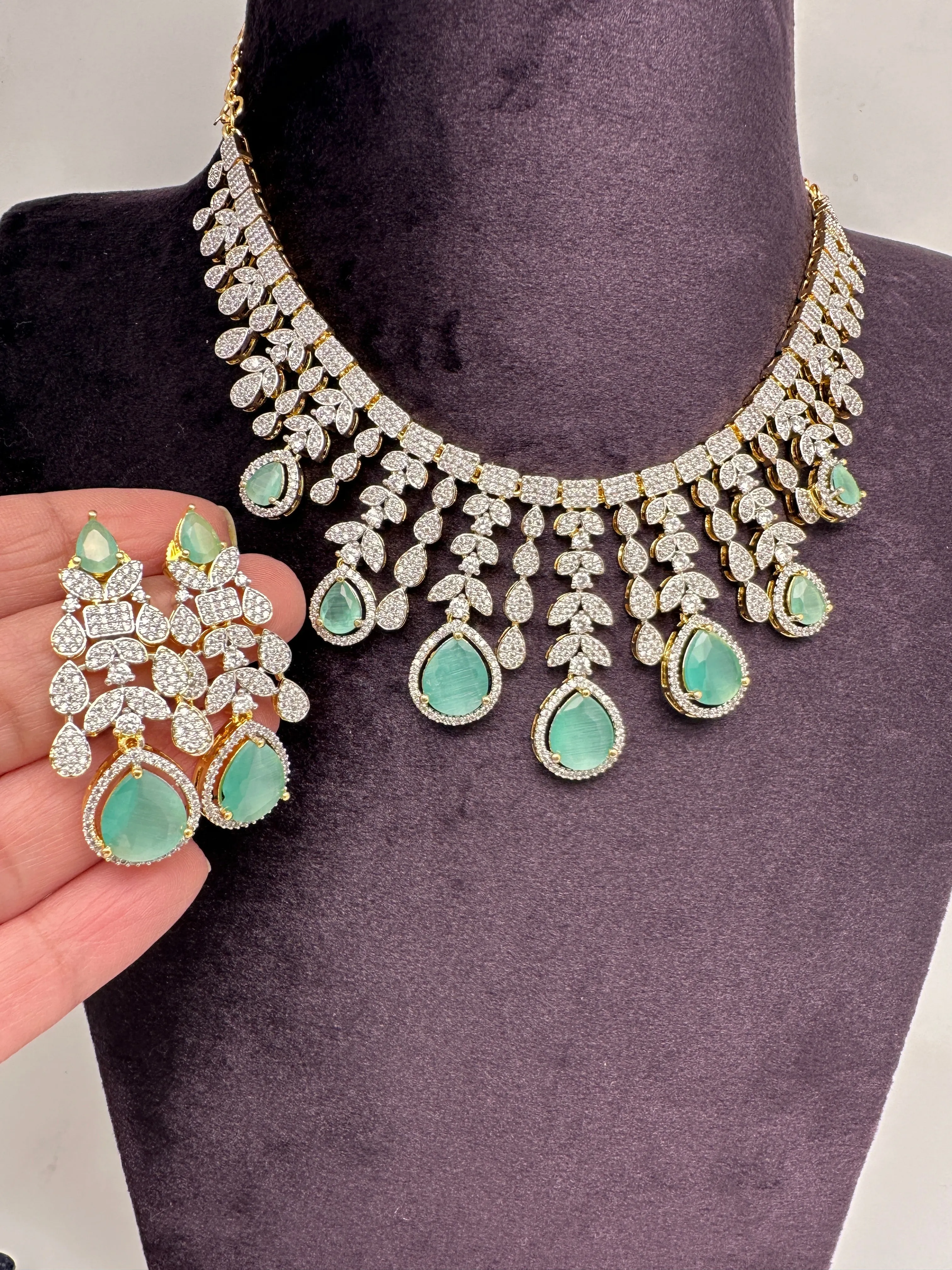 AD Neckline Color Stone Short Necklace