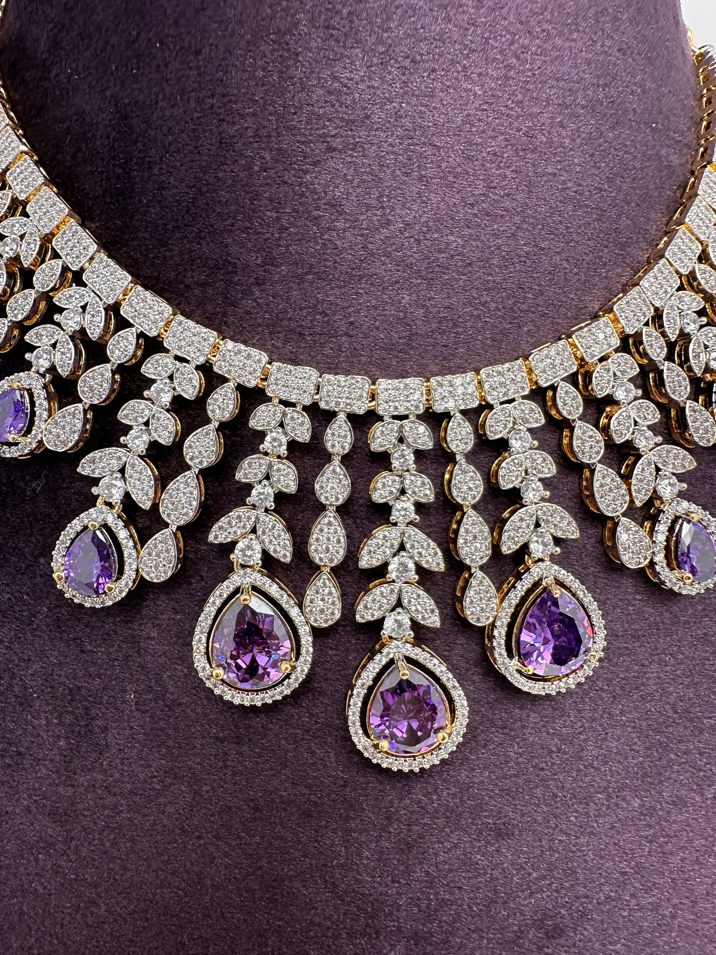 AD Neckline Color Stone Short Necklace