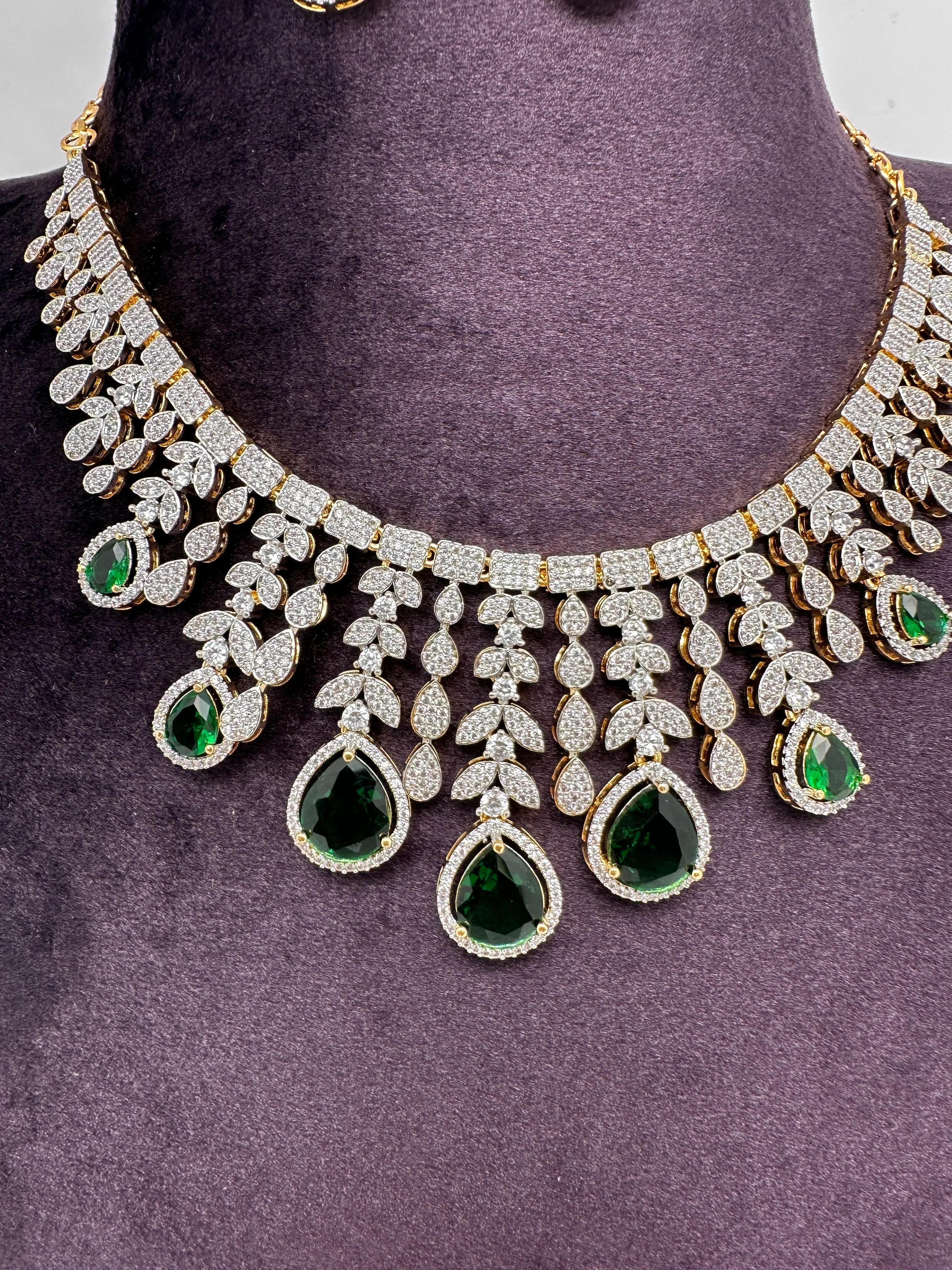 AD Neckline Color Stone Short Necklace
