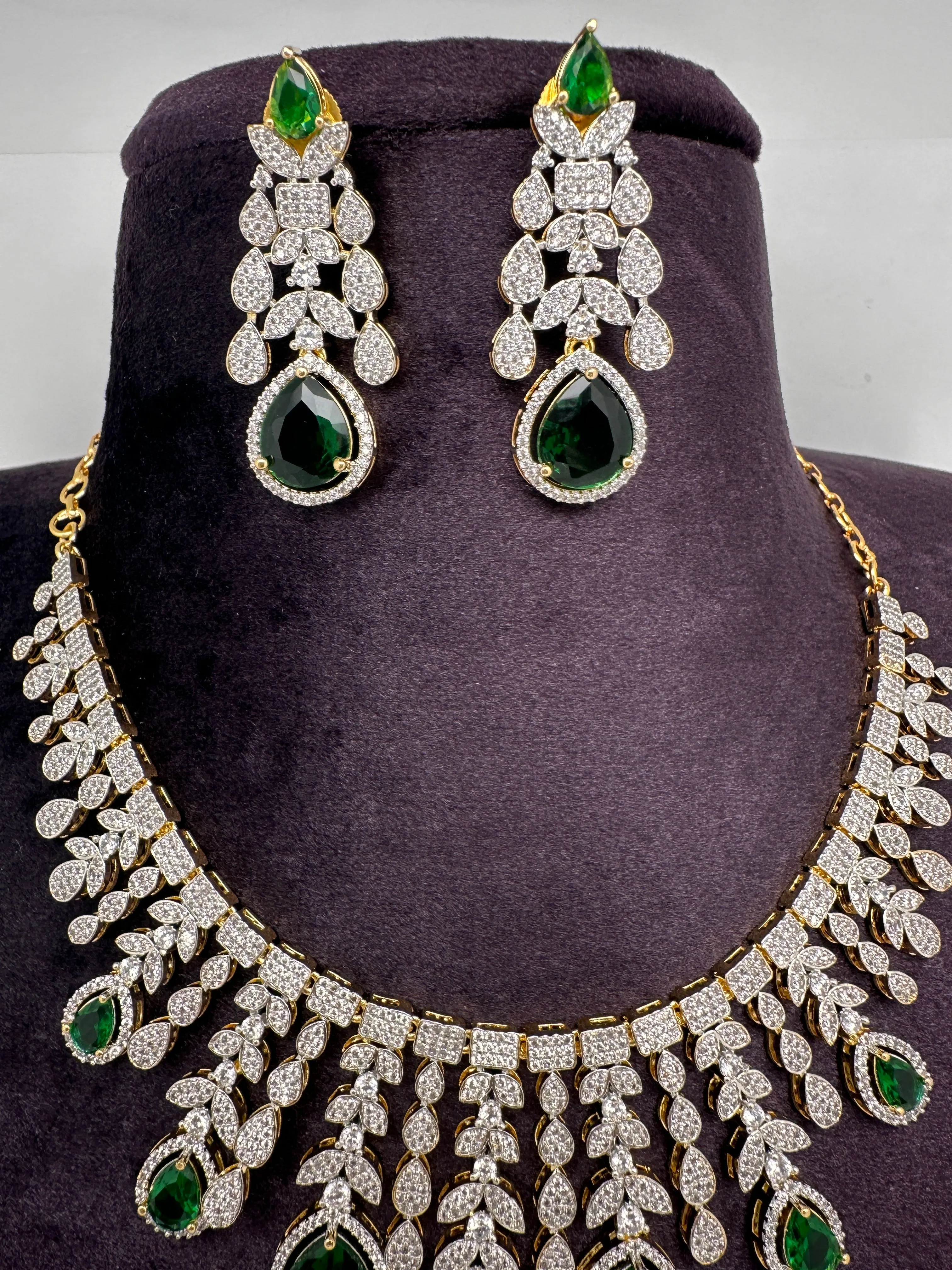 AD Neckline Color Stone Short Necklace
