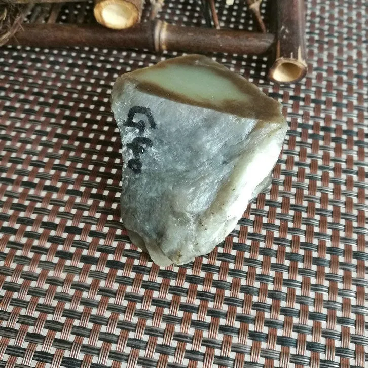 Natural Kunlun Jade Rough Nephrite Raw (153g, 5X4.5X2cm)