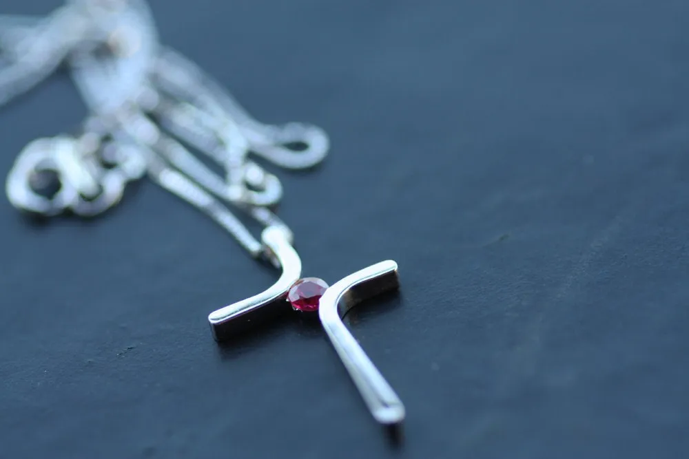 Ruby, White gold elegant cross